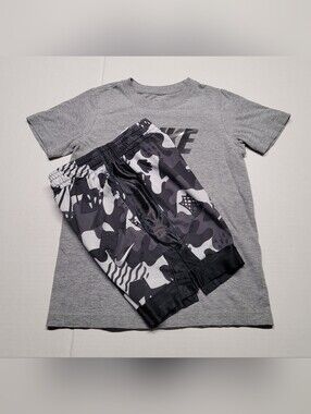 Nike boy’s set size small